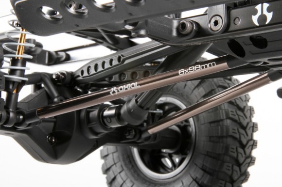 THREADED ALUMINUM LINKS The lower suspension links are machined from aluminum to reduce flex and provide precise control over the roughest terrain. The tubes are threaded at both ends for easy assembly and make for a durable 4-link suspension. We’ve also included a threaded aluminum steering link which helps guide your vehicle with more precision. Link lengths included: 6x106mm 6x98mm 6x33mm