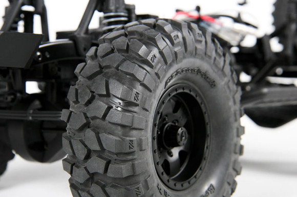  1.9 BFGOODRICH KRAWLER T/A KX TIRES In the full-size offroad world, they are the winner of more rock-crawling championships than all other tires combined (Race spec tire, Years 2004 through 2008). The Axial version captures the same aggressive look you’ve been waiting for in Trail/Comp sticky R35 compound. BFGoodrich® Tires and KRAWLER™ T/A® Trademarks are used under License from Michelin 