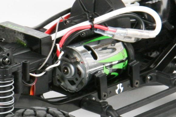 27T MOTOR The Axial 27T motor supplies plenty of power for high speed trail runs or powering over obstacles. Tear up the terrain indoor or outdoors. Easy operation: no tuning, no fuel, no loud exhaust noise. Just plug n' go!