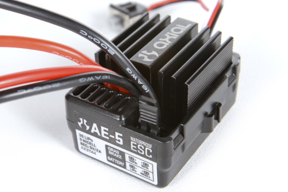 AE-5 ESC, WATERPROOF The Axial AE-5 ESC is 3S LiPo capable yet easily switched “in the field” between LiPO and NiMh battery types with a simple jumper – no more complex procedures. • Jumper 1 provides a simple plug and play choice between LiPo or NiMh. • Jumper 2 switches Drag Brake settings. • Waterproof design with waterproof On/Off switch / standard plug / laser etched heat sink.