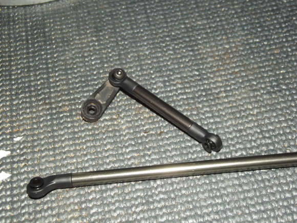 steering liunks attached to servo horn